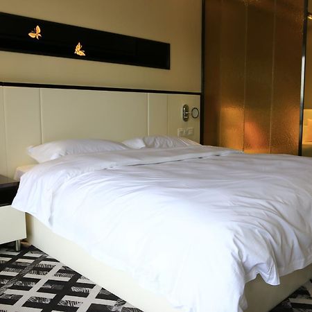 D•Mark Hotel Guiyang  Dış mekan fotoğraf